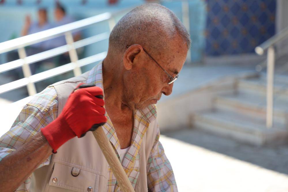 Konyalı Mehmet amca, babasından miras kalan cami temizliğini 26 yıldır sürdürüyor 2